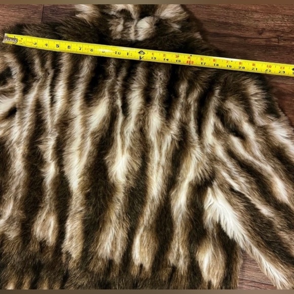 Mob Wife  Mafia Wife Faux Fur Women’s SZ Large Vintage coat - Picture 6 of 13